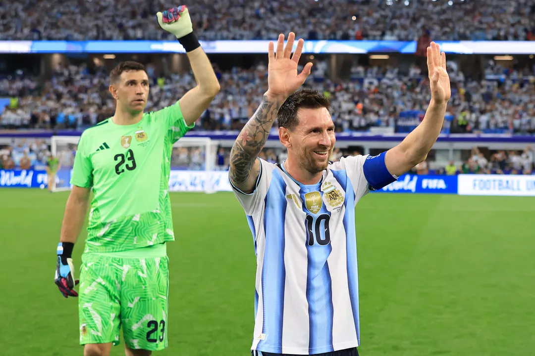 Sin Messi pero con Dibu Martínez, Argentina cierra la fase de grupos vs. Jordania en el AT&T Stadium.