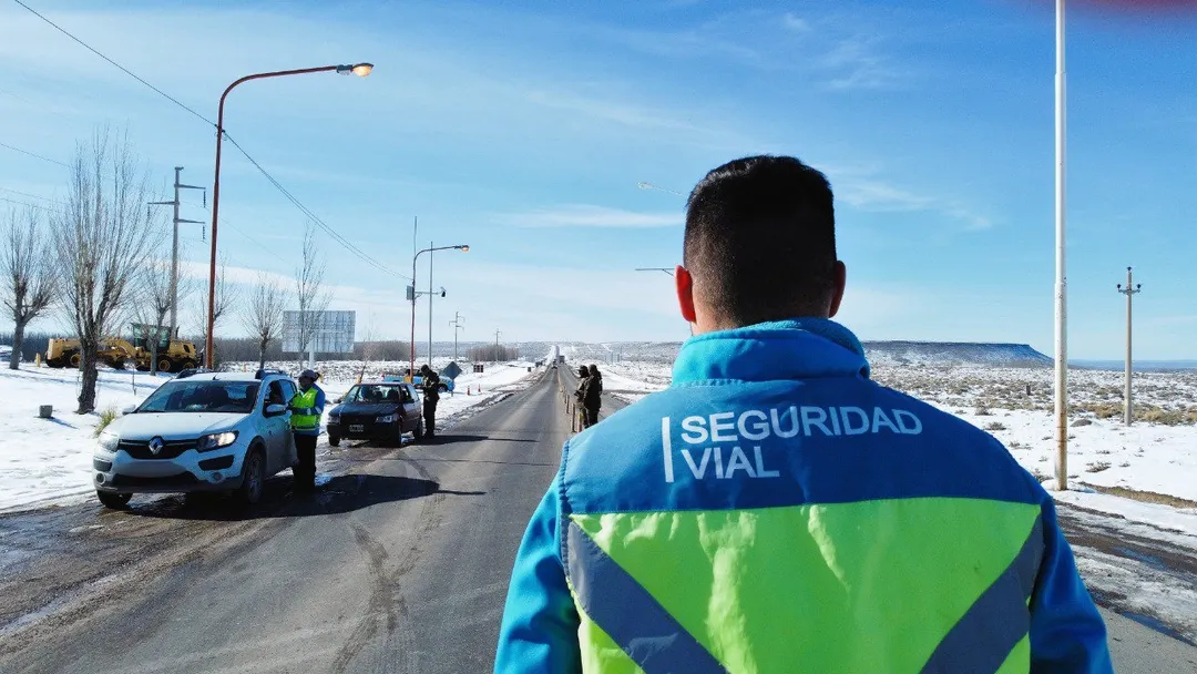 Los controles de rutas ayudan a cuidar la seguridad de los conductores.