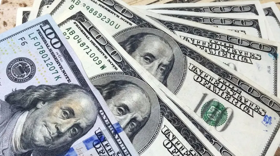 El dólar registró una gran caída este jueves.