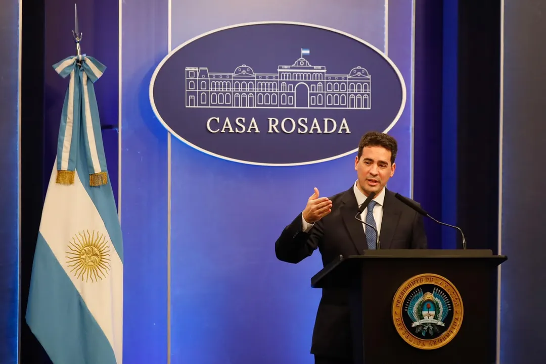 Adrián Ravier en conferencia de prensa