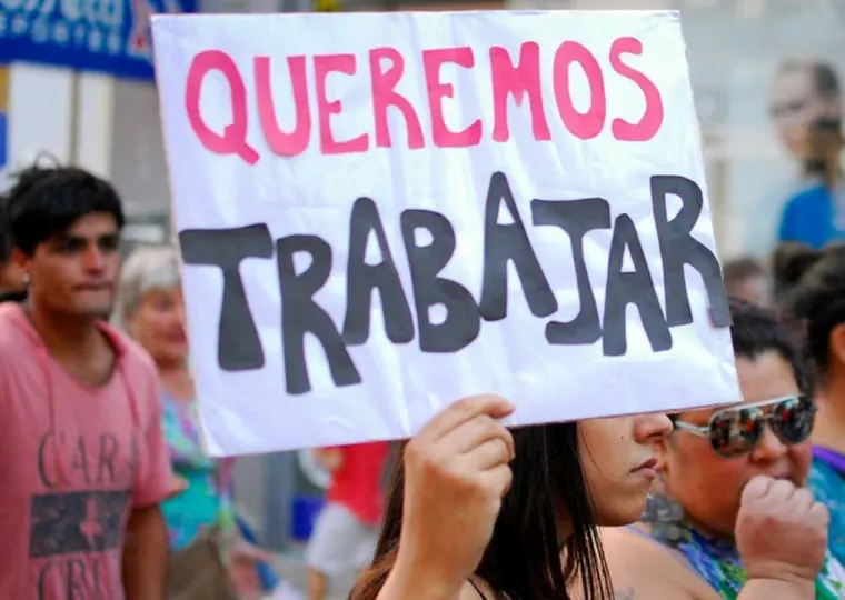 Es notable con qué facilidad tomamos un fenómeno estructural y lo convertimos en un defecto personal.