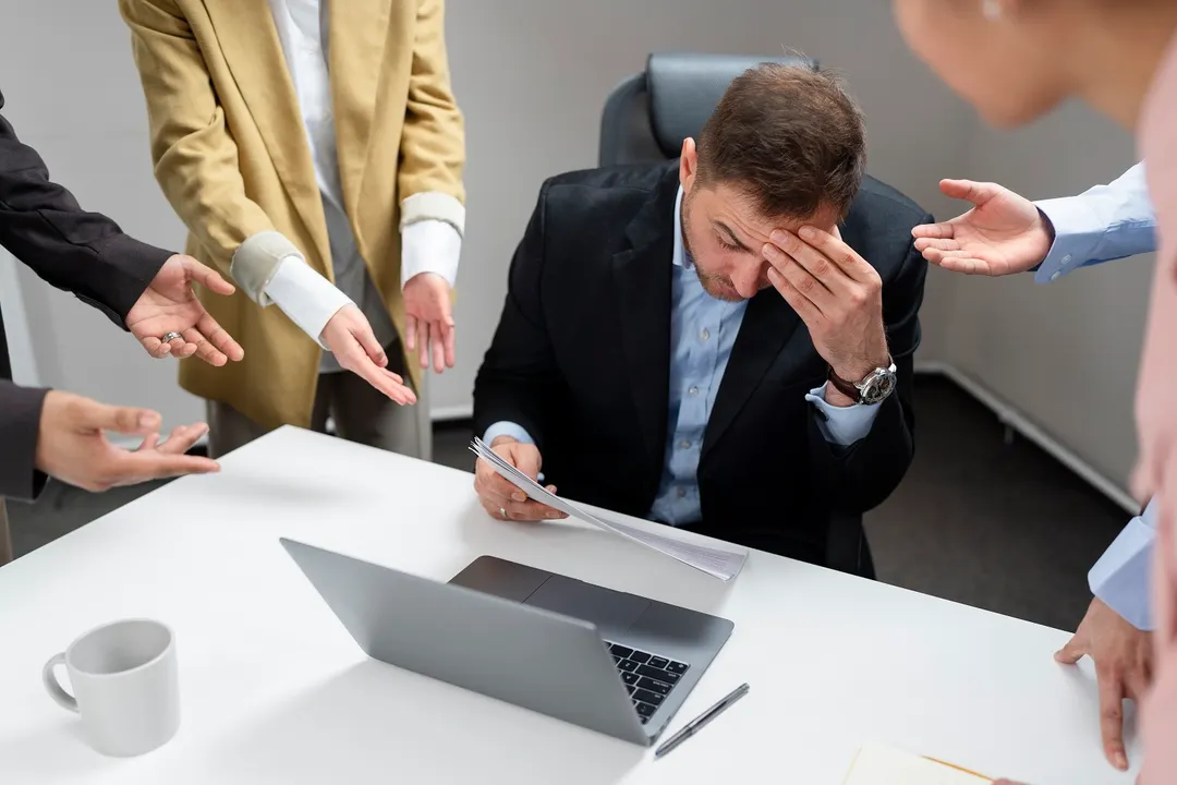 Críticas al que manda: sucede en todos los trabajos.