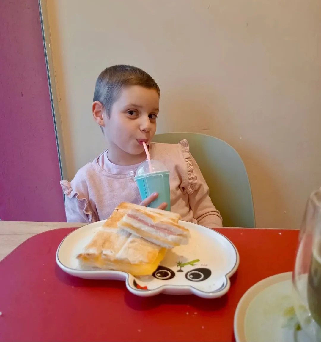 A Cata le diagnosticaron cáncer cuando tenía 7 años. 