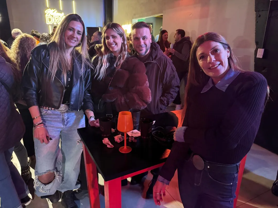 Captados por el flash, listos para disfrutar de 