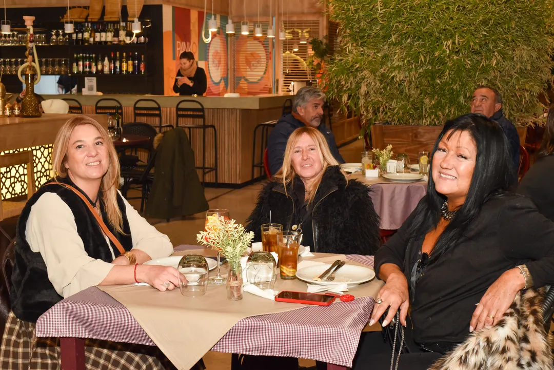 Pierina Pavoni, Marisa Gimenez y Laura Alfaro un grupo de amigas eternas con toda la onda. Divas sin estrés.