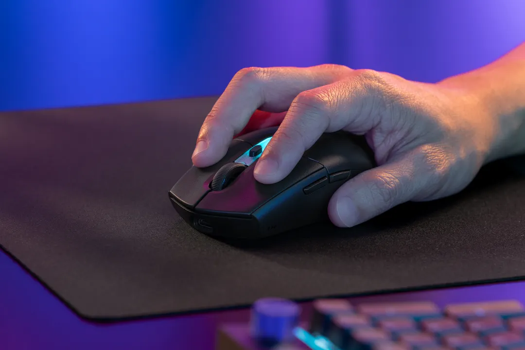 El nuevo mouse inalámbrico de Logitech reduce su peso a 59 gramos mediante la modificación de sus matrices plásticas.