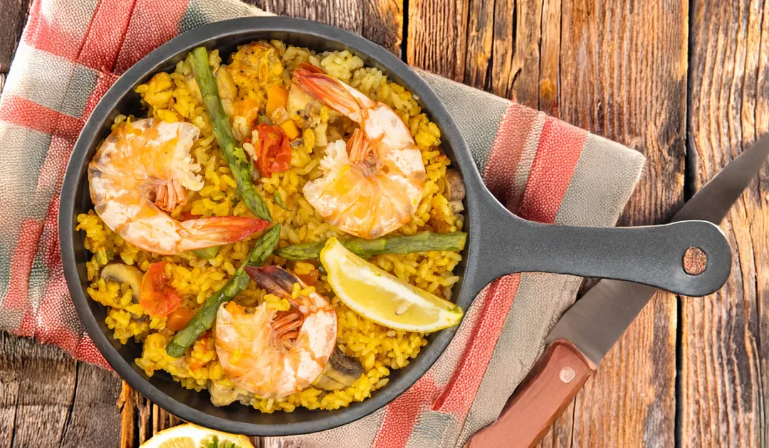 La receta original de paella no incluía mariscos; la versión mixta surgió como una adaptación moderna más completa.