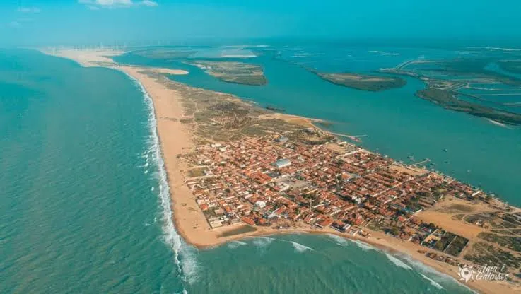 Para entrar a este pueblo de Rio Grande do Norte hay que dejar el auto en tierra y completar el viaje en barco.