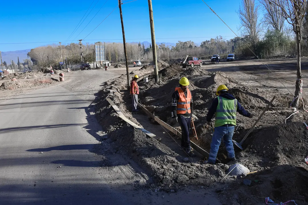 Obras en Tirasso y Profesor Mathus en Guaymallén.