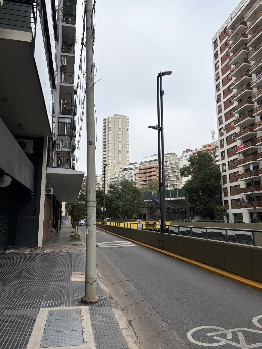 Así es el lujoso edificio donde vive Moyano.