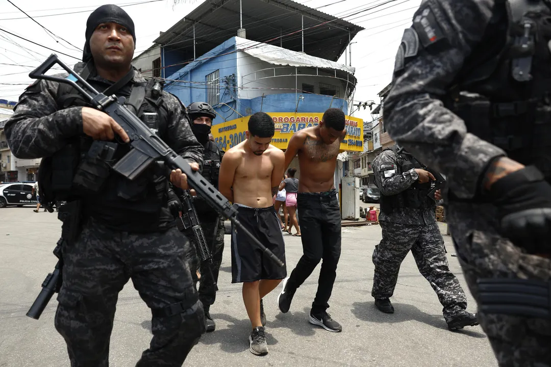 Producto del operativo, más de 100 personas fueron detenidas.