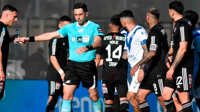 Más allá de la polémica en Riestra-Vélez, con Arasa casi nunca ganaron los locales.