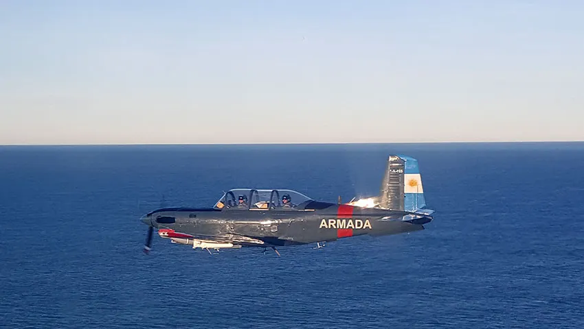 Uno de los diez T-34C-1 Turbo Mentor que hay en la Base Aeronaval de Punta Indio.