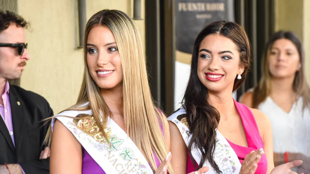 La reina nacional de la Vendimia 2025, Alejandrina Funes, y la virreina, Sofía Perfumo.