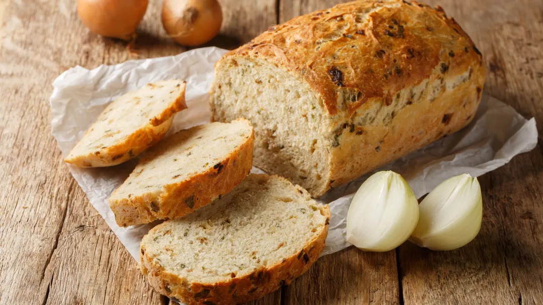 La cebolla aporta humedad y sabor a esta receta.