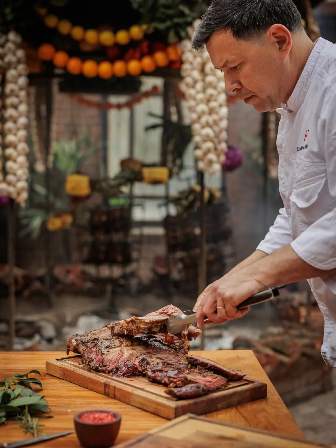 El Mercado está ubicado dentro del Faena Hotel de Puerto Madero. 