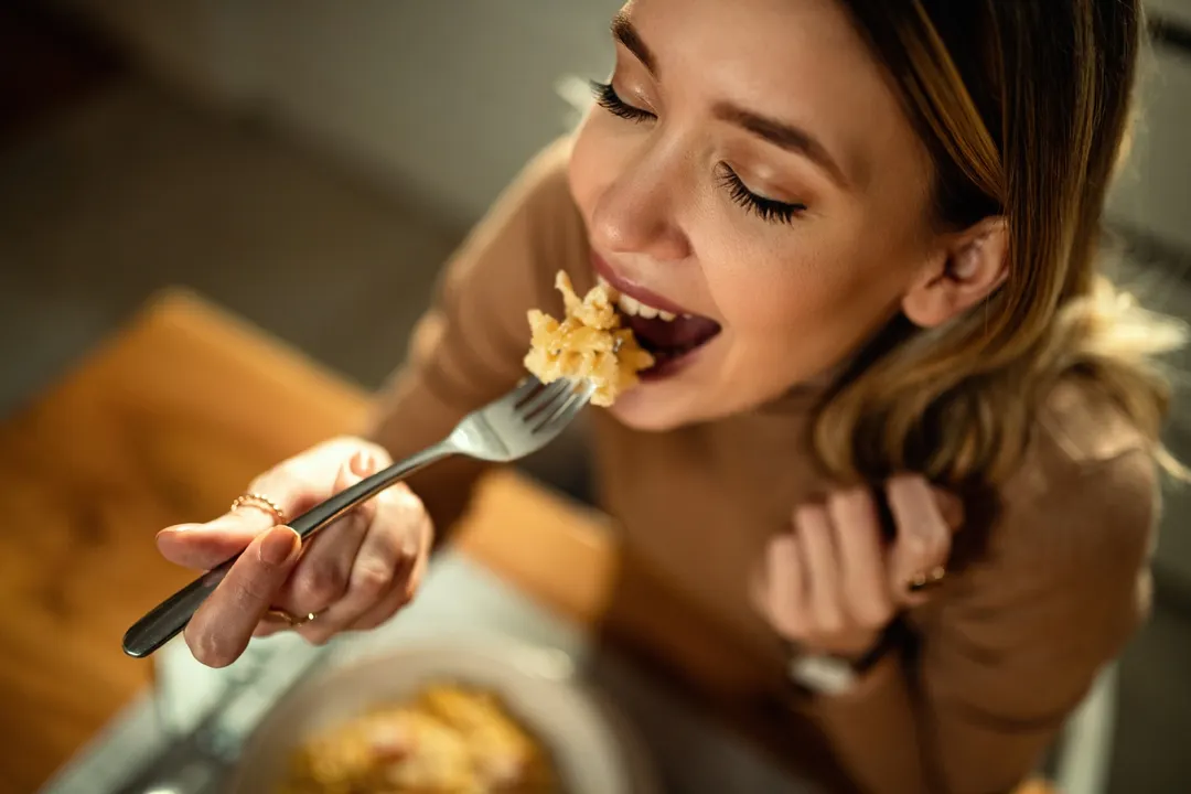 Según los expertos, existe una mejor hora para cenar y aumentar el metabolismo Foto: Shutterstock