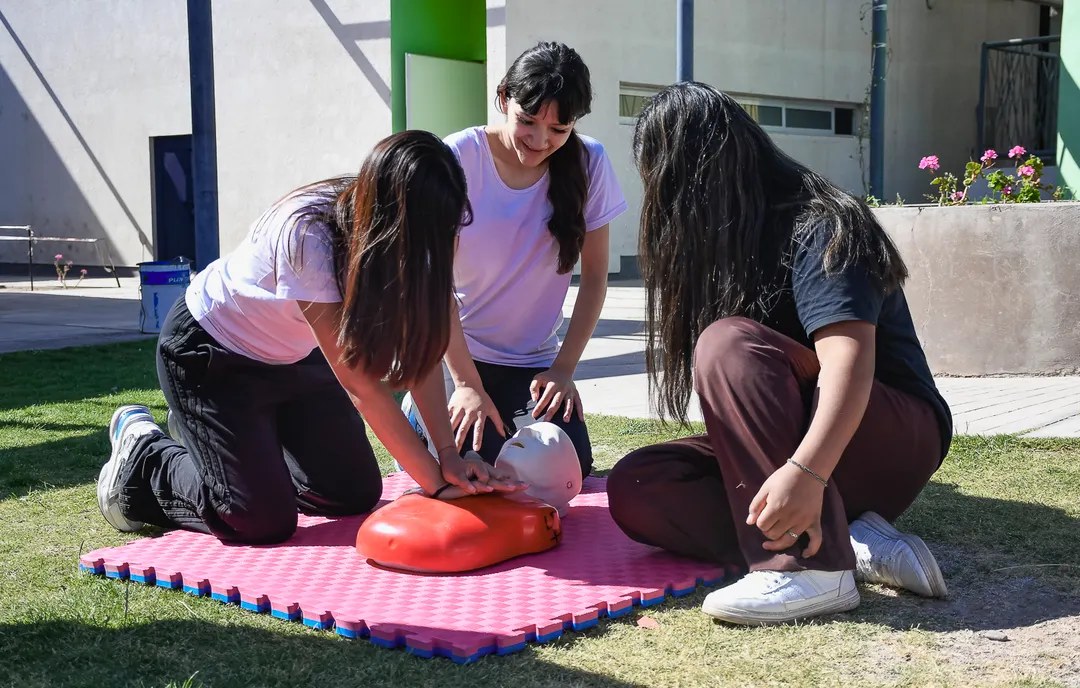 Más de 600 jóvenes  practicaron técnicas de RCP.