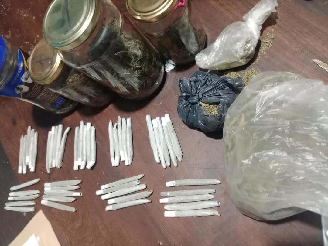 Droga secuestrada durante uno de los siete allanmientos.