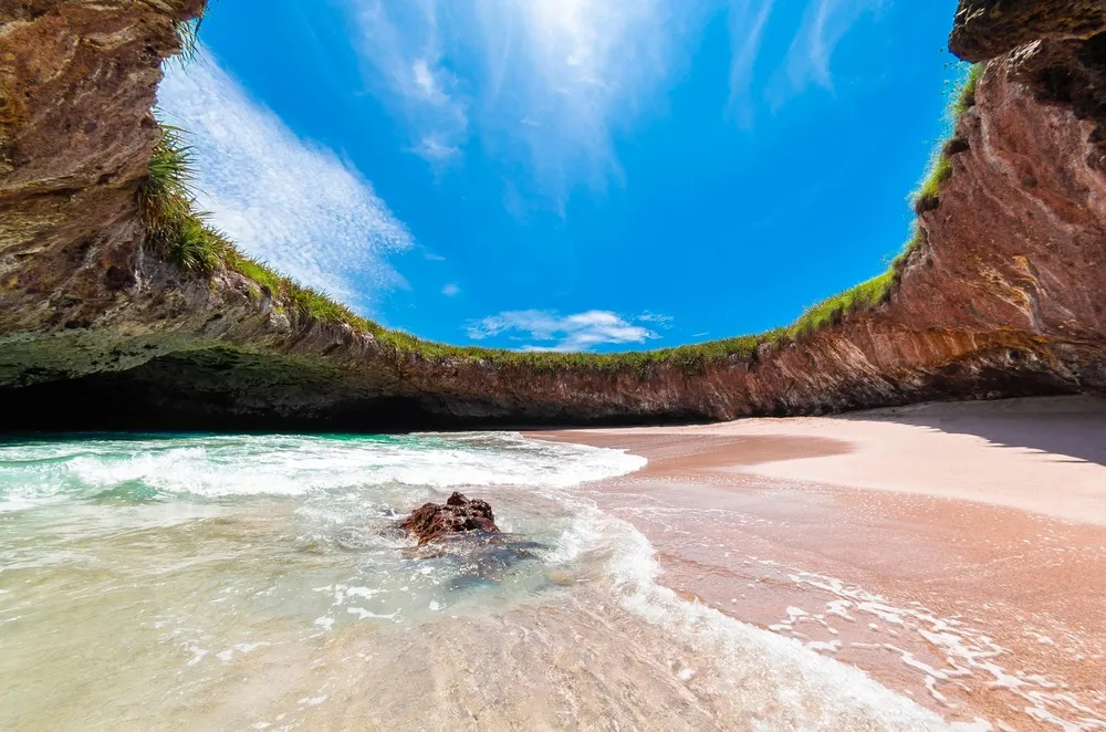 Vista de Playa Escondida, un rincón natural que se mantiene al margen del turismo masivo. Foto: Shutterstock  