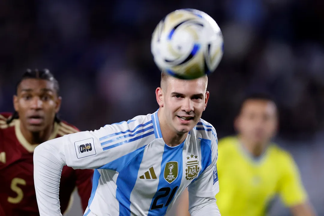Franco Mastantuono fue convocado por Lionel Scaloni a la Selección mayor en la última fecha FIFA.  