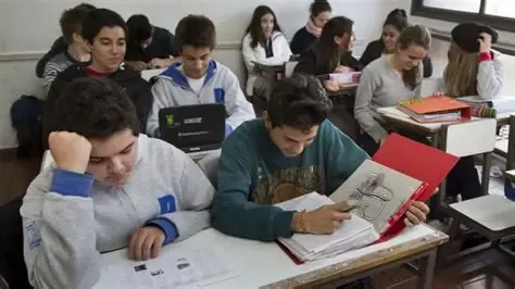 Un porcentaje significativo de los alumnos que inician la secundaria no la terminan en el tiempo previsto