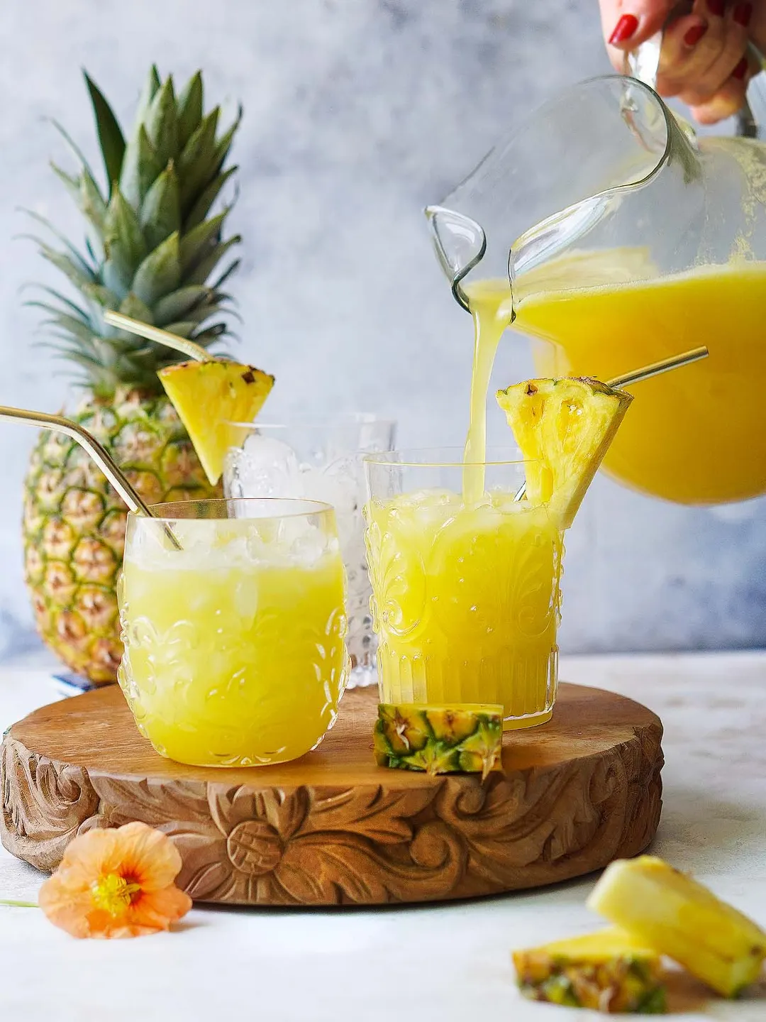 Receta para preparar tu propia agua de ananá.