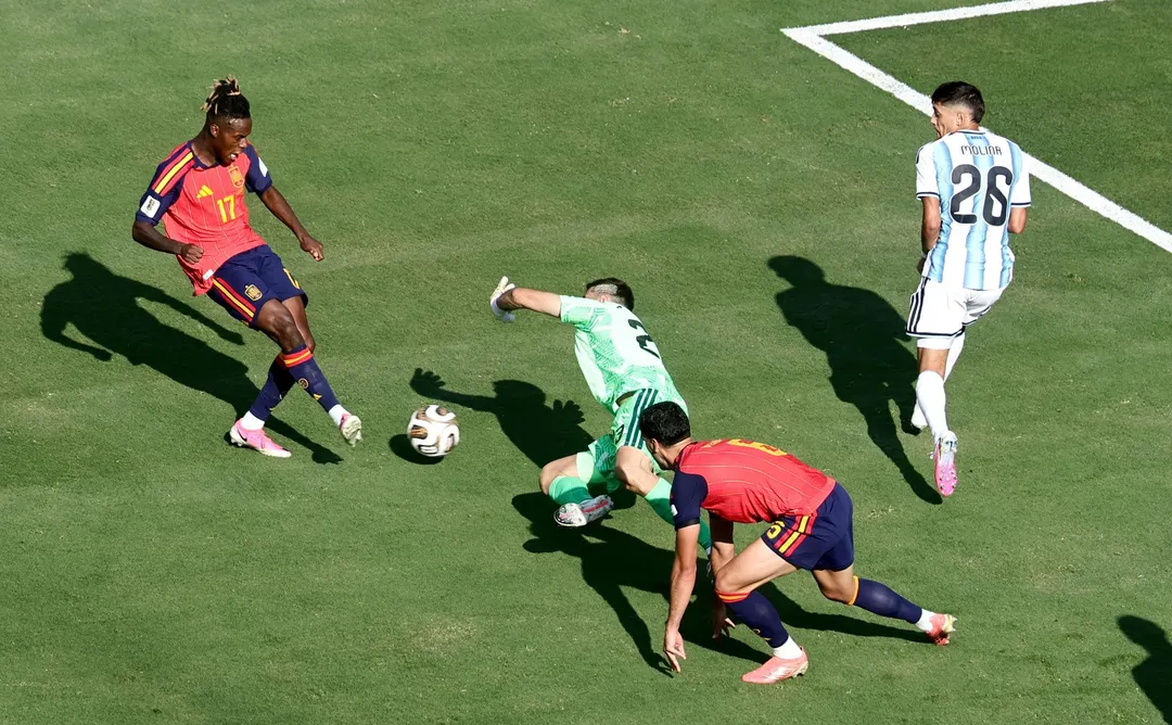 El Dibu Martínez era la gran figura de la final del mundo, hasta el gol que cambió la historia.