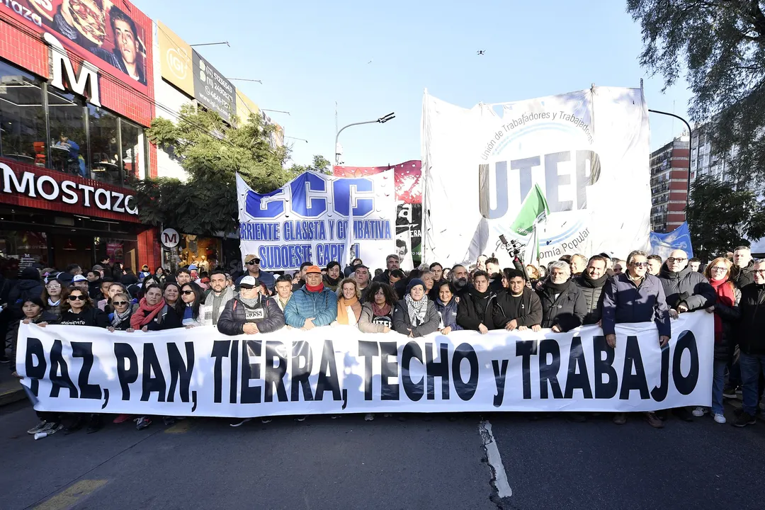 Kicillof en San Cayetano con dirigentes políticos