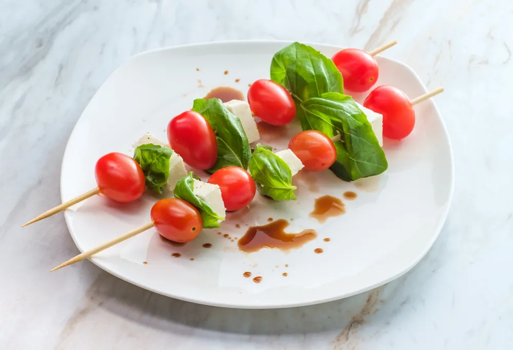 Es una receta 100% cruda, lo que preserva mejor los sabores y nutrientes de cada ingrediente.