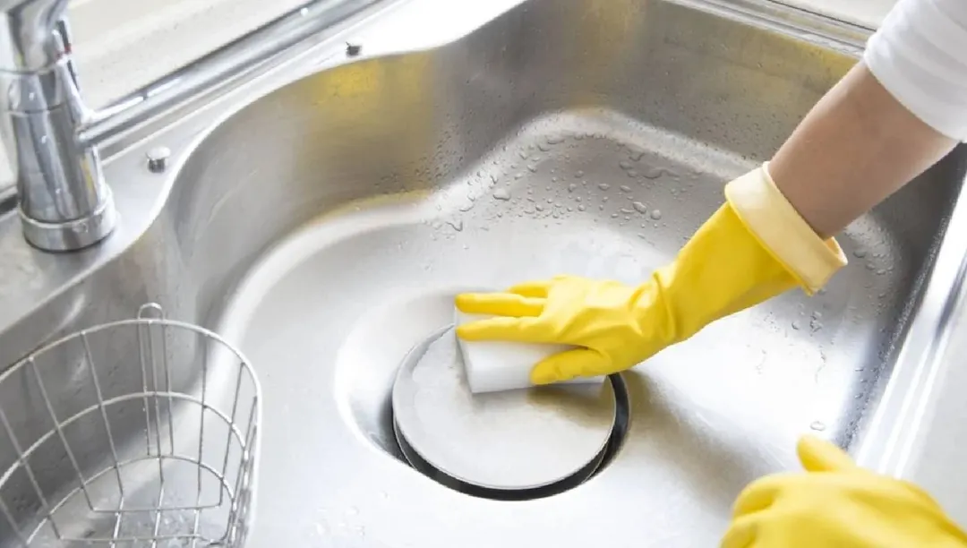 El bicarbonato de sodio sirve para limpiar la bacha. (Shutterstock).