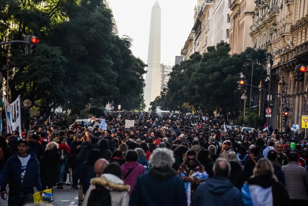 Miles de personas se congregaron en el centro porteño por Cristina Fernández de Kirchner. Para Patricia Bullrich, fueron apenas 48 mil. Foto: MDZ