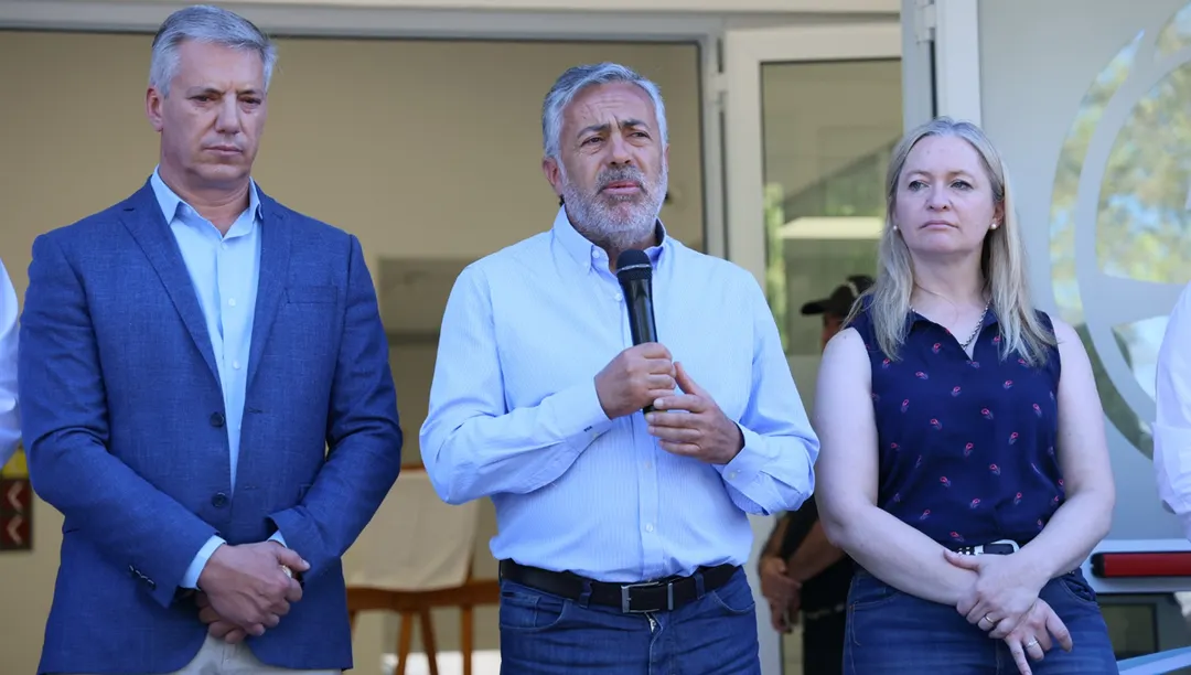 El gobernador Alfredo Cornejo junto al intendente de General Alvear, Alejandro 