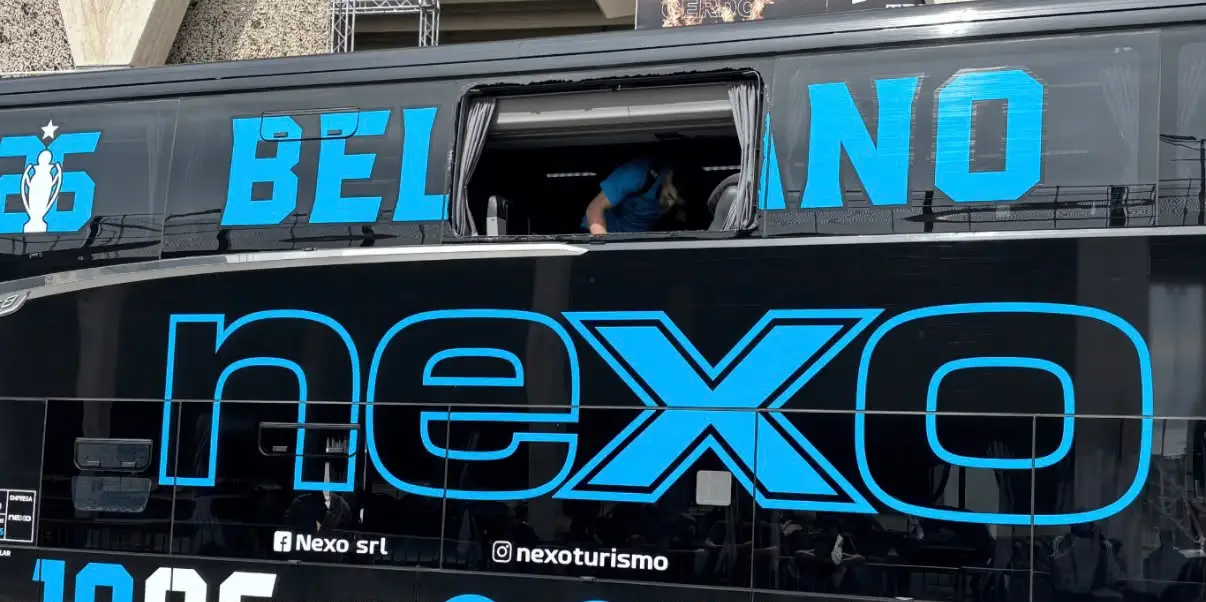 Lamentable video: así quedó el micro de Belgrano tras ser apedreado por ...