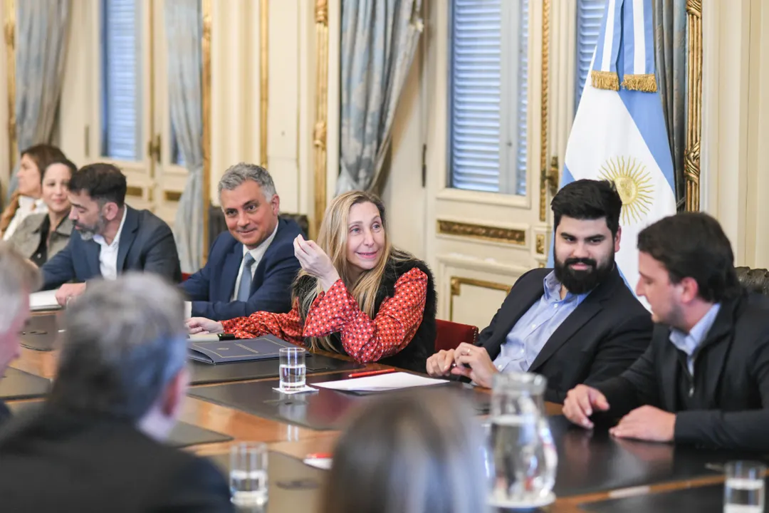 Karina Milei, junto a Sebastián Pareja, Fabián Fernández y Agustín Romo