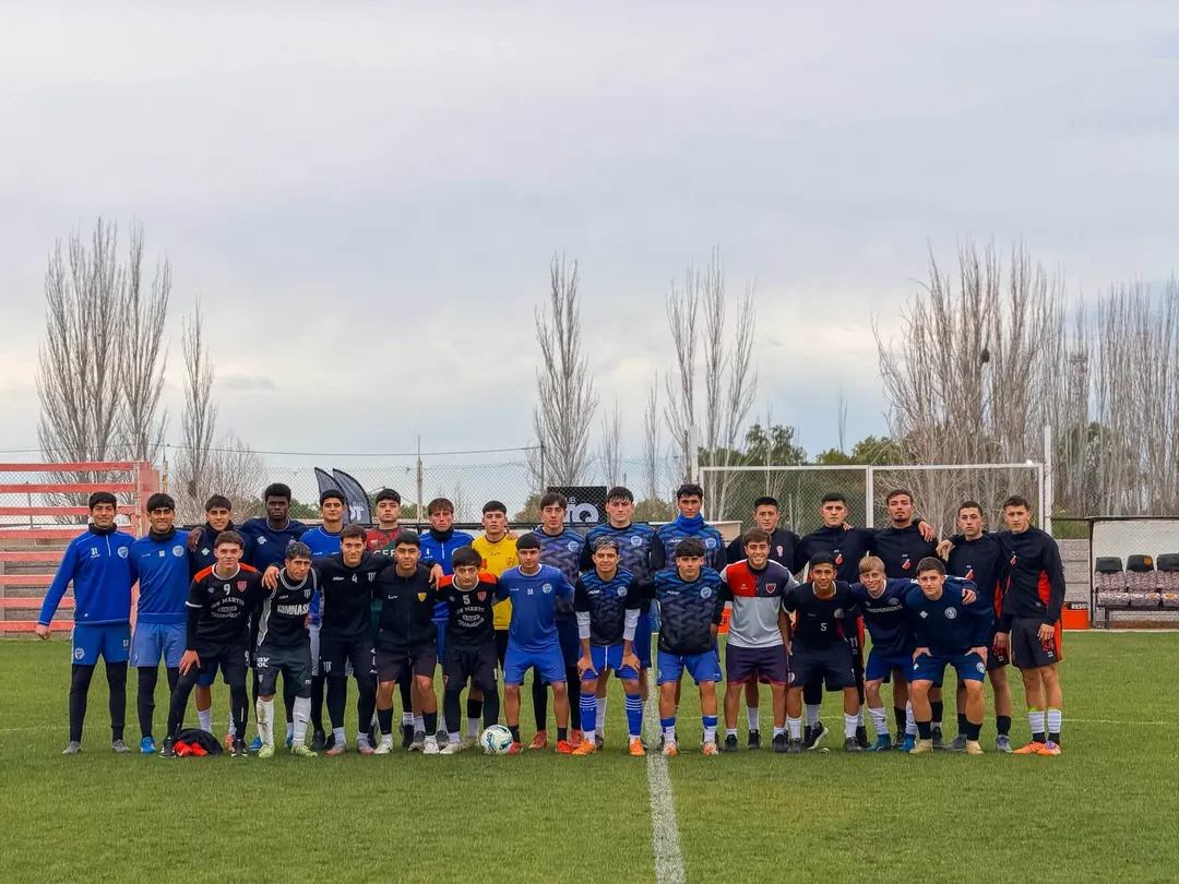 La selección local jugó un par de amistosos antes de viajar a la vecina provincia.