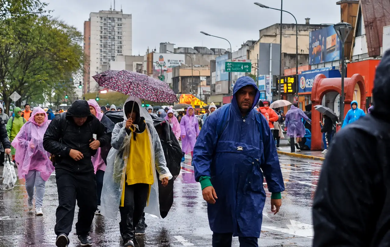 Peregrinación a Luján: casi 2 millones de fieles participan bajo una  intensa lluvia | MDZ Online