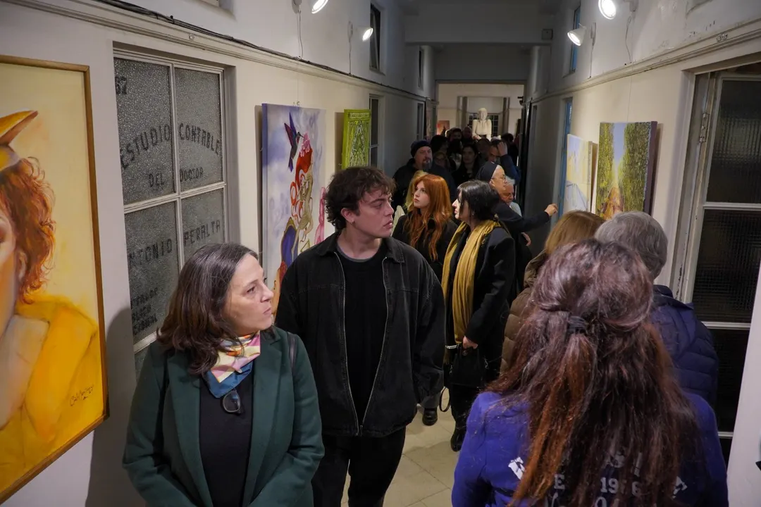 Recorriendo la muestra.
