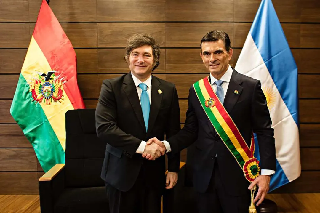 Rodrigo Paz y Javier Milei durante el encuentro en Bolivia. 