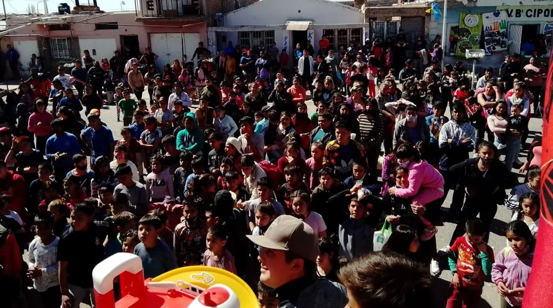 Una multitud disfruta cada año dela fiesta de Zulema Olivares en La Favorita.