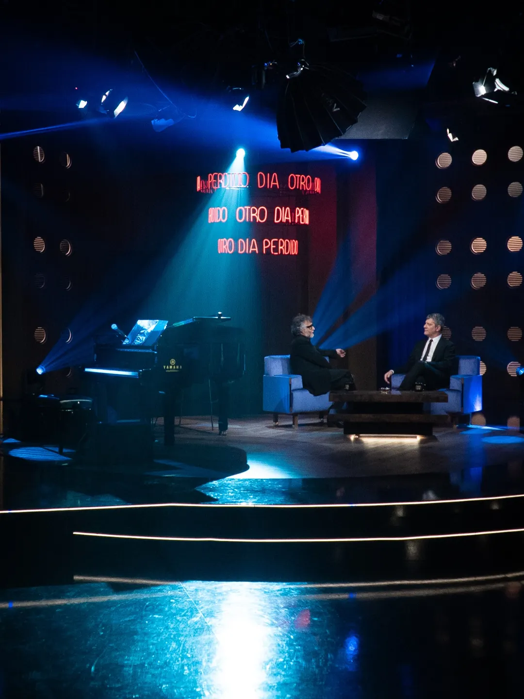 Fito Páez junto a Mario Pergolini en Otro Día Perdido. 