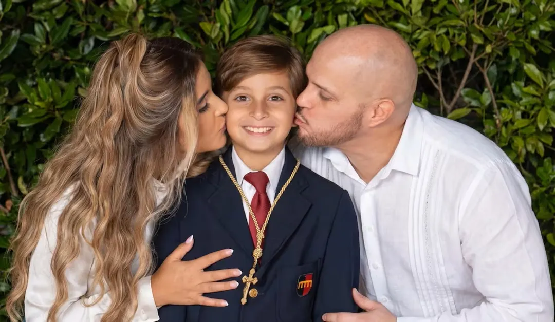 Lucas Gamez junto a su mamá y papá.