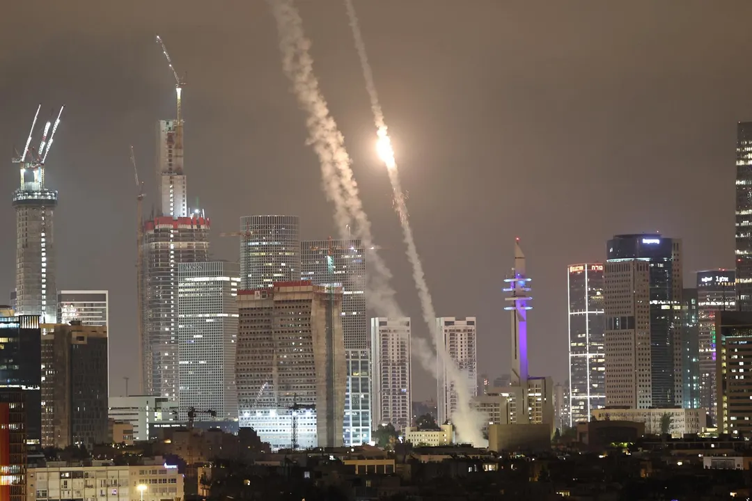 Irán atacó Tel Aviv, en Israel, y bases militares de Estados Unidos. Foto Efe