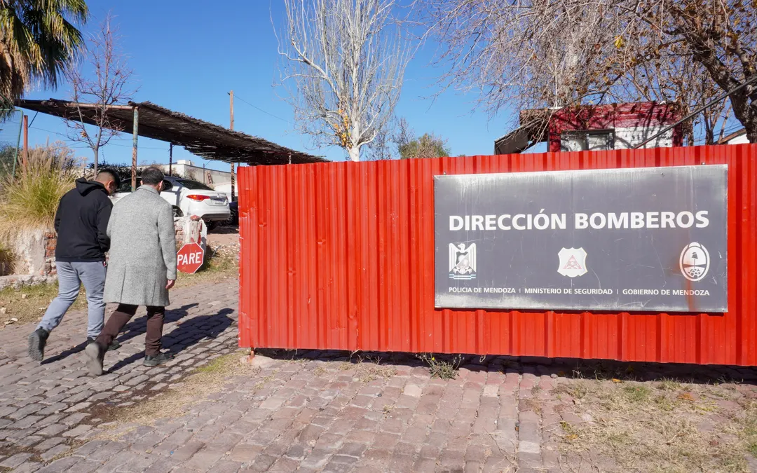 Bomberos mendocinos: el cuartel donde el deber le gana al Mundial.