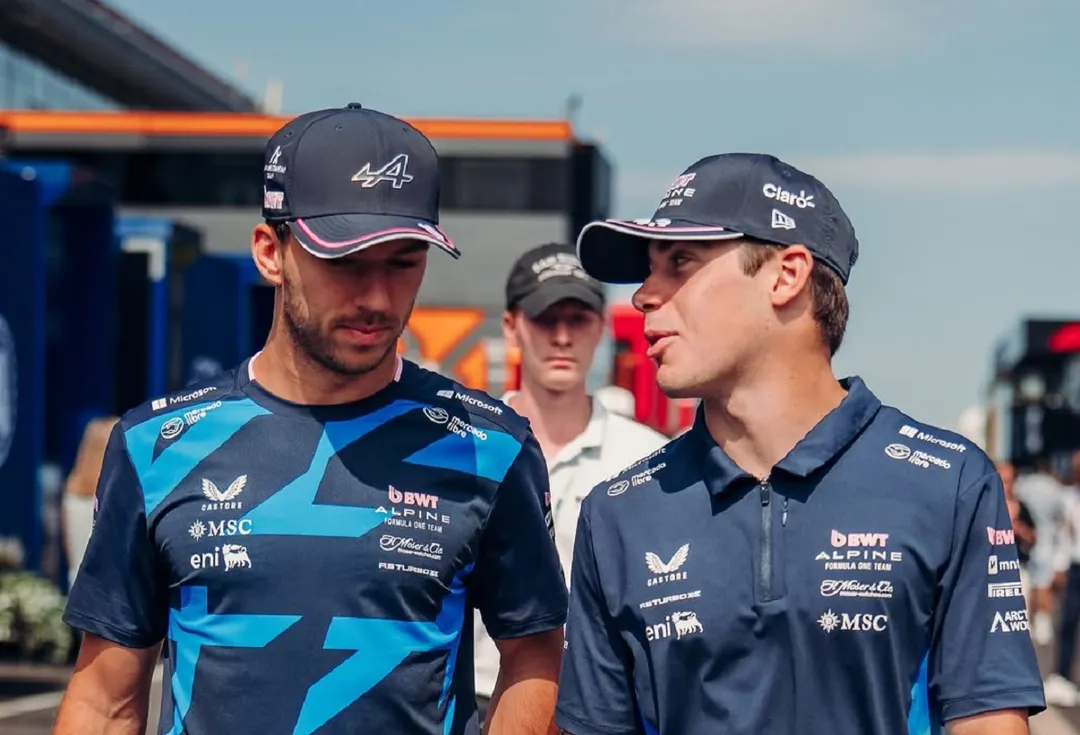 Pierre Gasly junto a Franco Colapinto, actuales pilotos titulares de Alpine.   