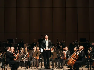 La miniserie de Netflix perfecta para este viernes: une música, rivalidad y romance