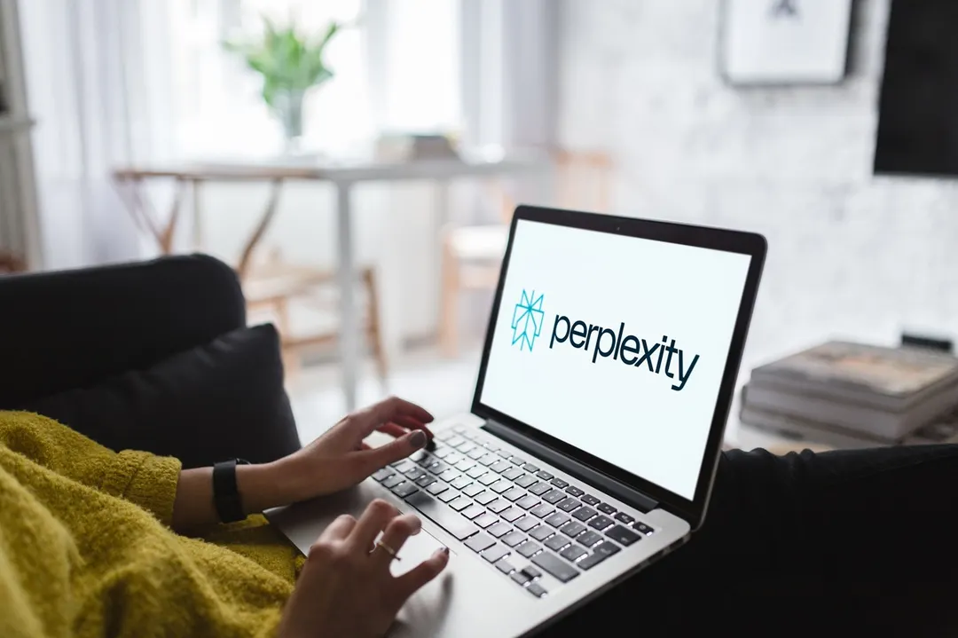 La alianza entre PayPal y Perplexity Pro acerca la IA a millones de usuarios.
