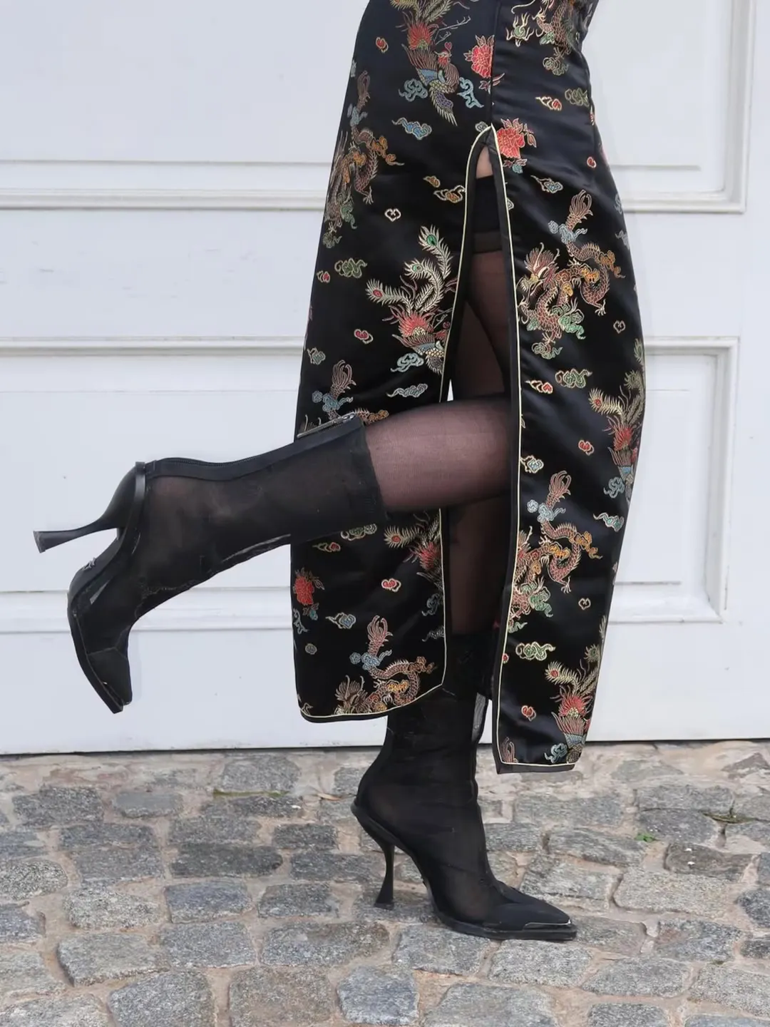 Las botas semitransparentes de Ricky Sarkany.