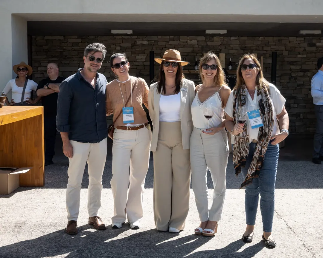 Andrés Moledo, Susana Maggiorini, Valeria Strozzi, Ana Vainman y Genoveva Sposetti celebrando en el marco del Coloquio de IDEA.