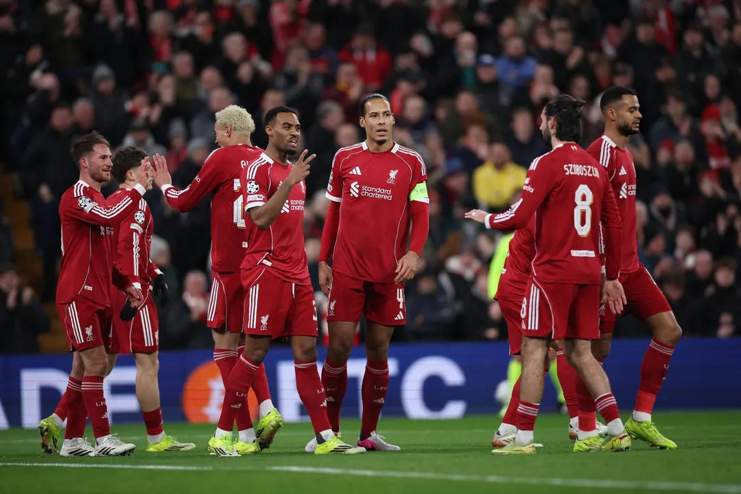Alexis Mac Allister convirtió un doblete para la goleada del Liverpool. 